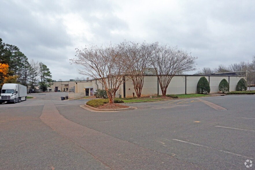 More Photos Of 657 Cary Towne Blvd, Cary Storefront For Lease