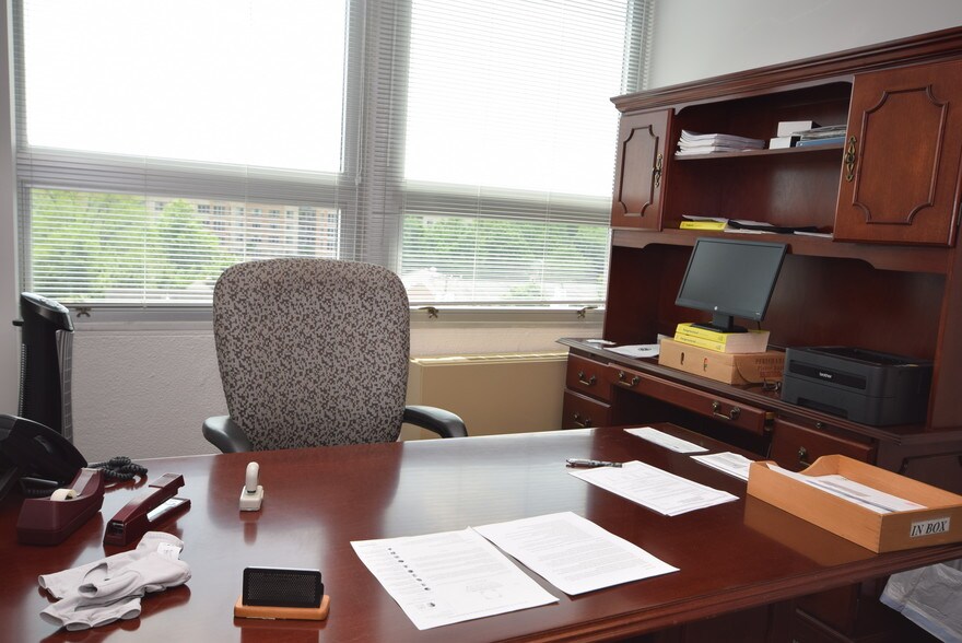 More Photos Of 200 Little Falls St, Falls Church Office For Lease