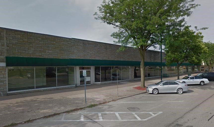 More Photos Of 335 S 5th Ave, Clinton Storefront For Sale