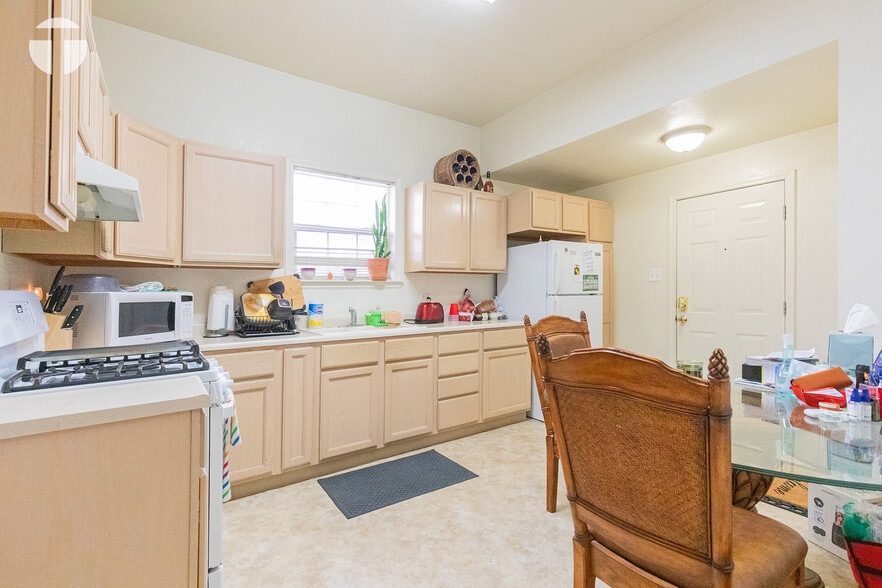 More Photos Of 2525 J St, Sacramento Storefront Retail Residential For Sale