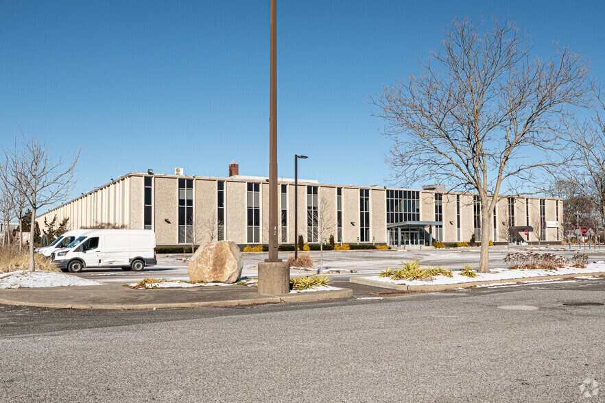 More Photos Of 1065 Stewart Ave, Bethpage Office For Lease