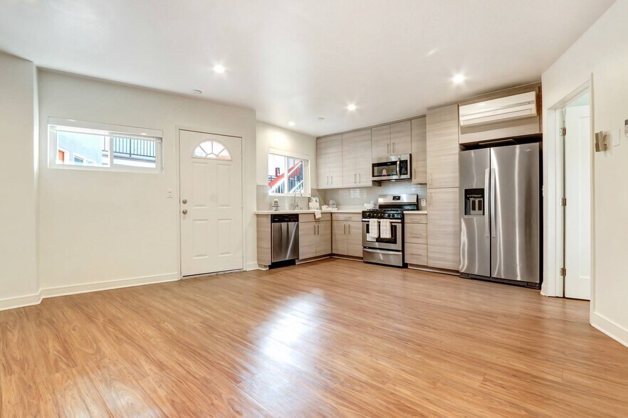 More Photos Of 700 S 6th St, Burbank Apartments For Sale