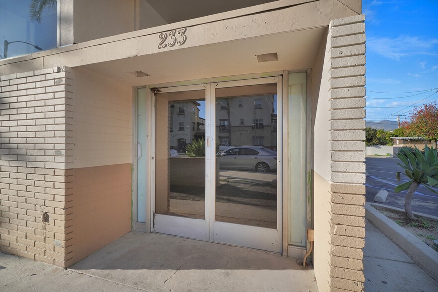 More Photos Of 233 W Harvard Blvd, Santa Paula Freestanding For Lease