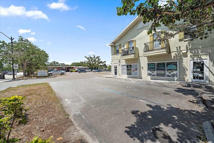 More Photos Of 925 Tamiami Trl S, Venice Storefront Retail Residential For Sale