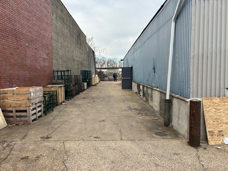 More Photos Of 3380 Tulip St, Philadelphia Warehouse For Lease