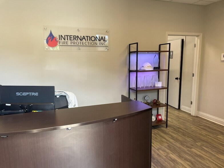 More Photos Of 5462 Able Ct, Mobile Light Distribution For Lease