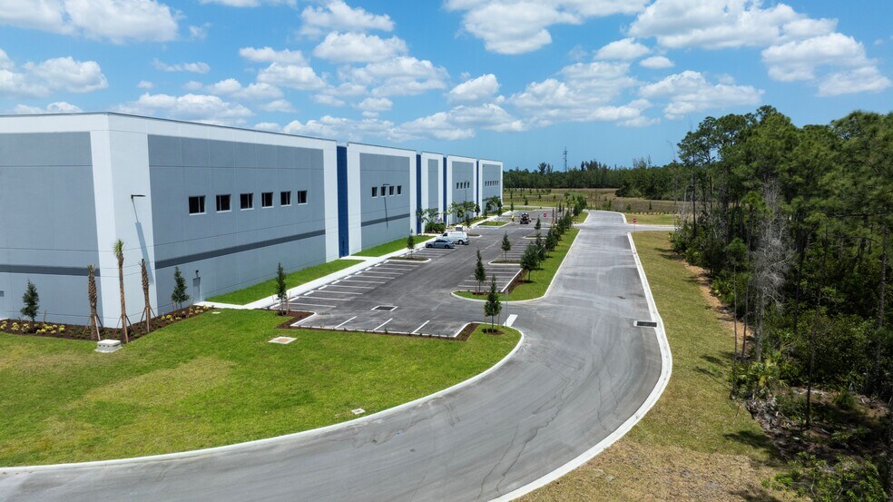 More Photos Of 15500 Venture Way, Jupiter Distribution For Lease