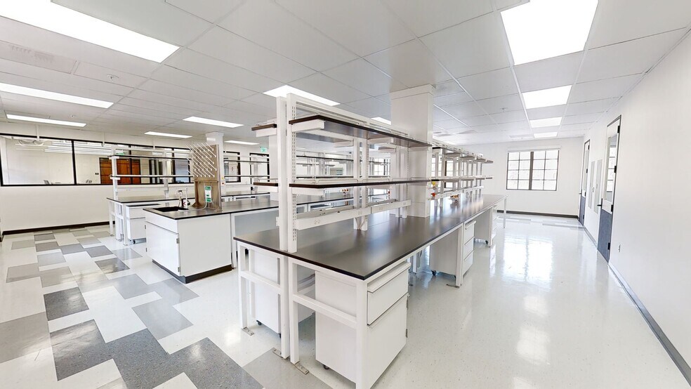 More Photos Of 12250 El Camino Real, San Diego Research And Development For Lease