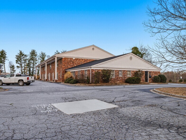 More Photos Of 5 Doctors Park, Asheville Medical For Sale
