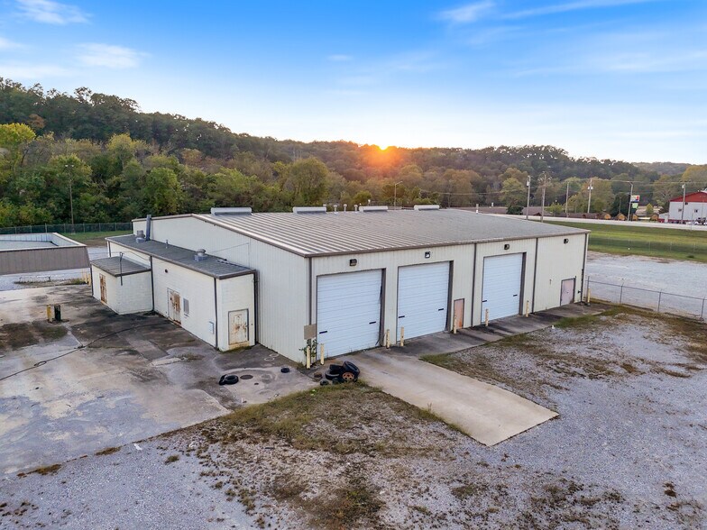 More Photos Of 100 Tyson Ave, Noel Manufacturing For Sale