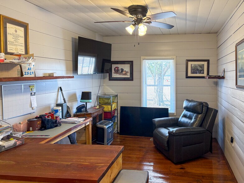 More Photos Of 732 Valley Ridge Rd, Swansea Land For Lease