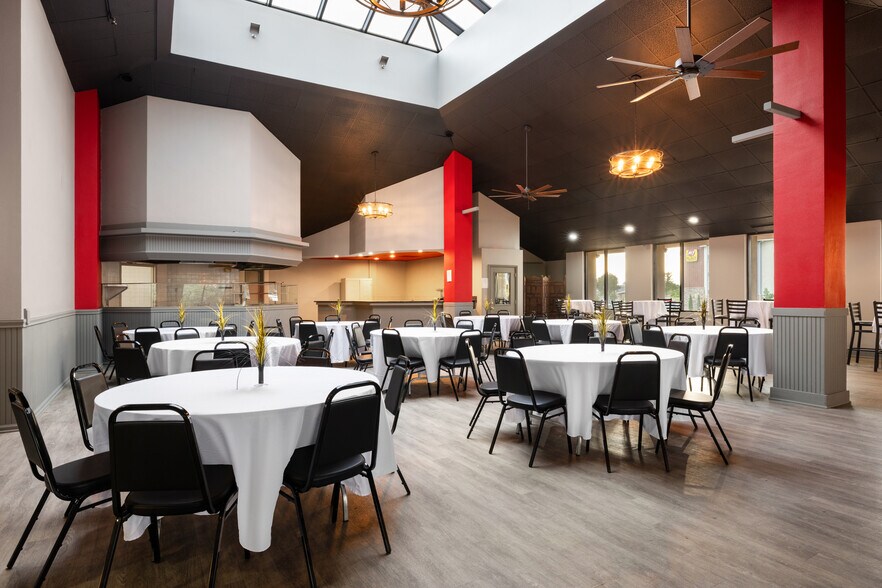 More Photos Of 1244 Canterbury Rd, Shakopee Hotel For Lease