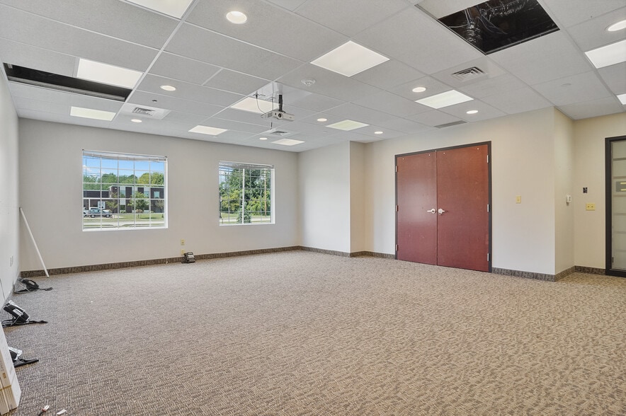 More Photos Of 3333 Massillon Rd, Akron Bank For Lease