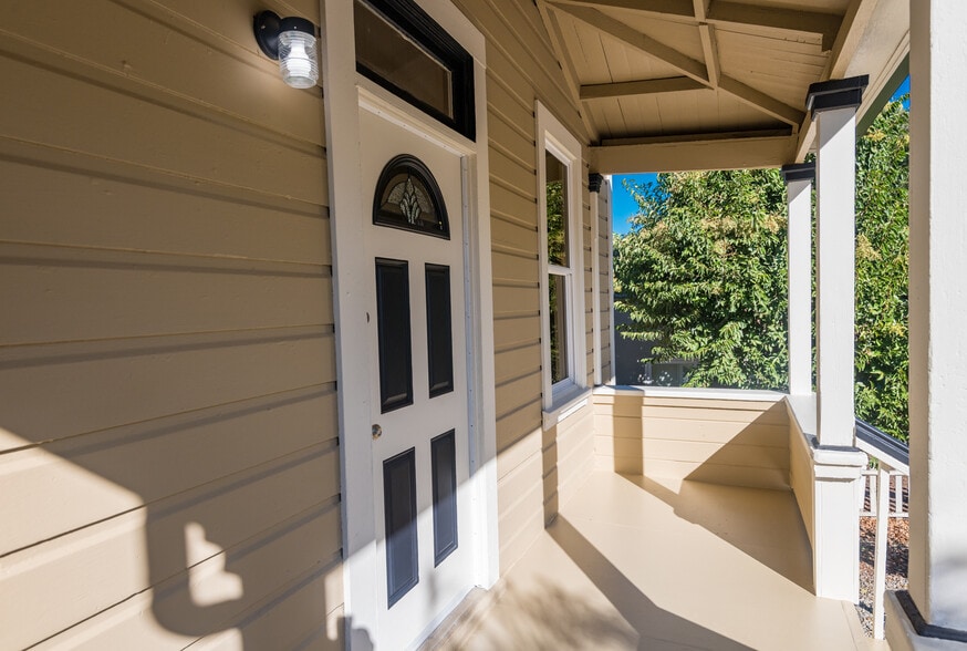 More Photos Of 811 Davis St, Santa Rosa Apartments For Sale