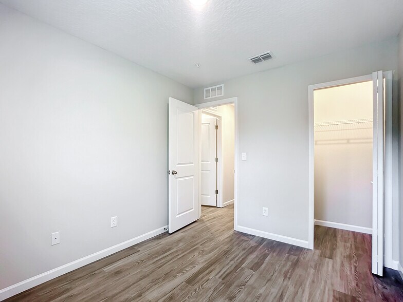 More Photos Of 6421 Breezy Oaks Way, Jacksonville Apartments For Sale