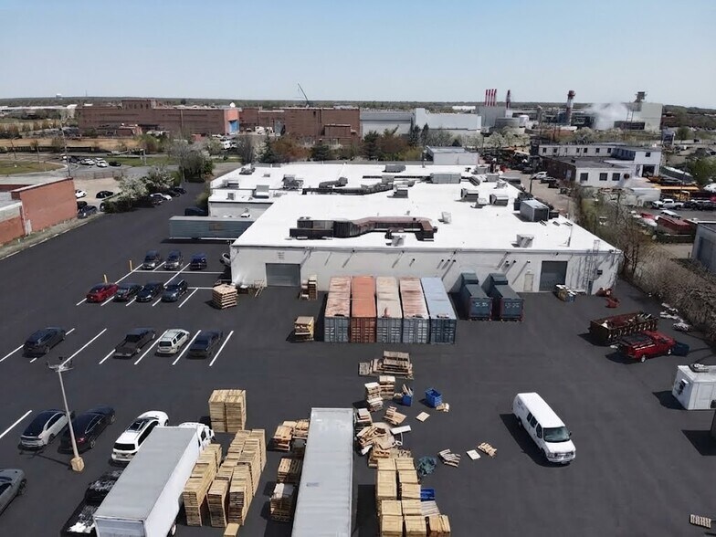 More Photos Of 840 S Broadway, Hicksville Manufacturing For Lease