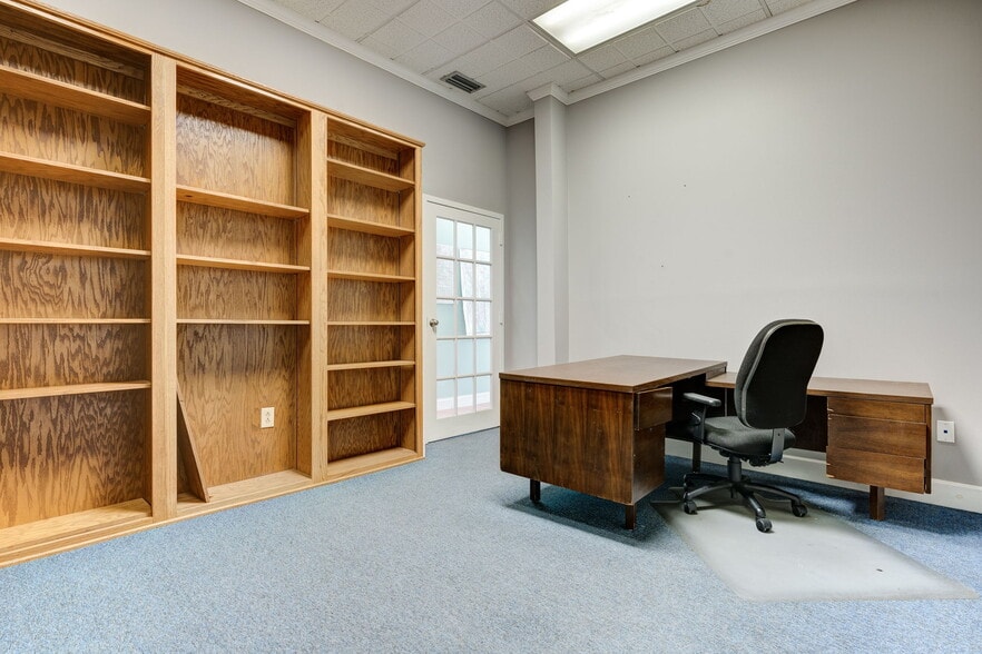 More Photos Of 1820 3rd Ave N, Bessemer Office For Sale