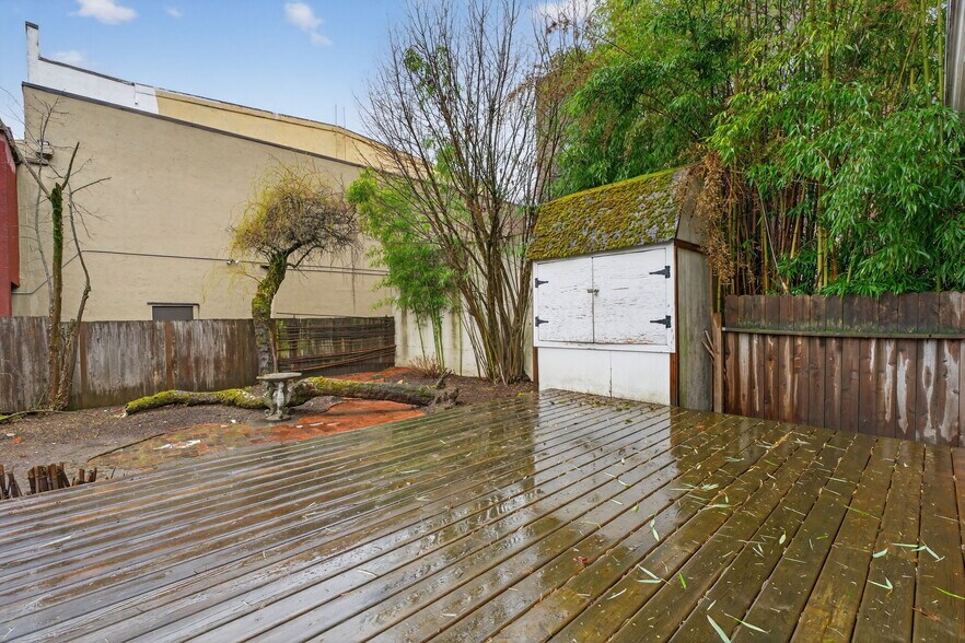 More Photos Of 317 NE Sacramento St, Portland Office For Sale