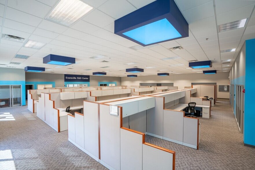 More Photos Of 900 W Indiana St, Evansville Distribution For Lease