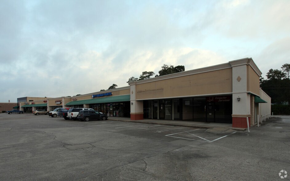 More Photos Of 902-932 W Dallas St, Conroe Freestanding For Lease