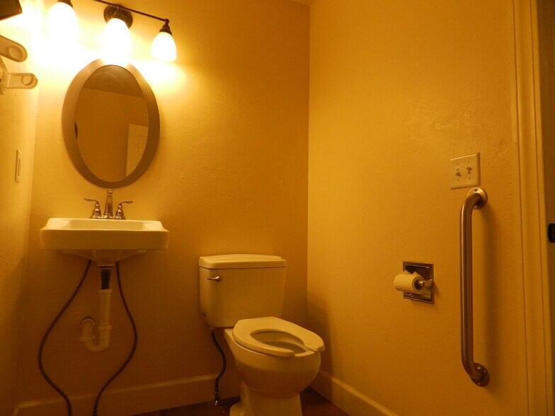 More Photos Of 1541 Ogden Rd, Montrose Medical For Lease