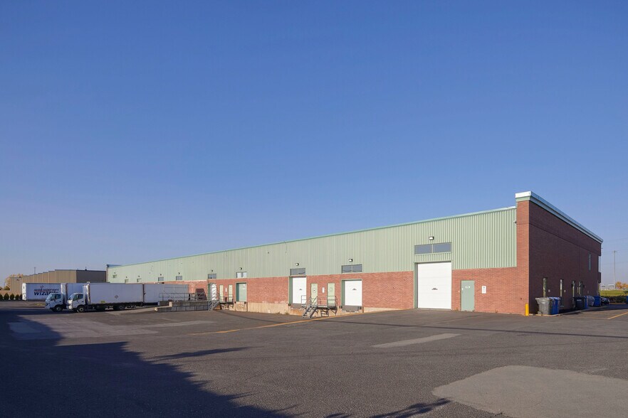 More Photos Of 874-896 Rue Jean-Neveu, Longueuil Warehouse For Lease