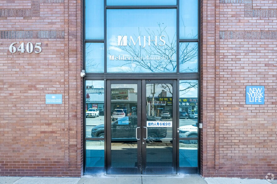 More Photos Of 6405 7th Ave, Brooklyn Office For Lease