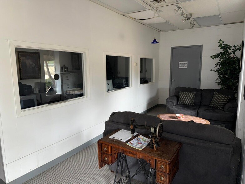 More Photos Of 826 17th Ave S, Columbus Manufacturing For Sale