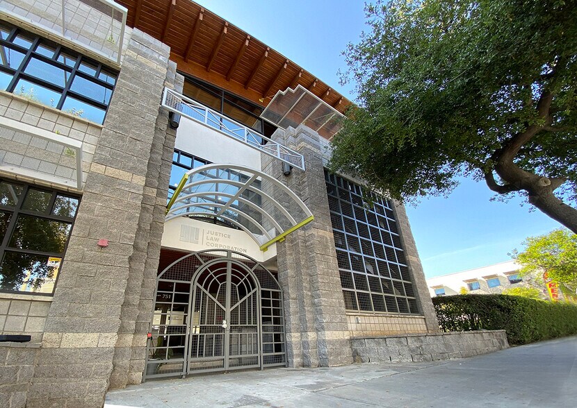 More Photos Of 751 N Fair Oaks Ave, Pasadena Office For Lease