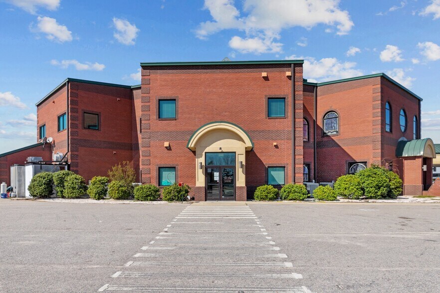 More Photos Of 201 E Livermore Dr, Pembroke Medical For Sale