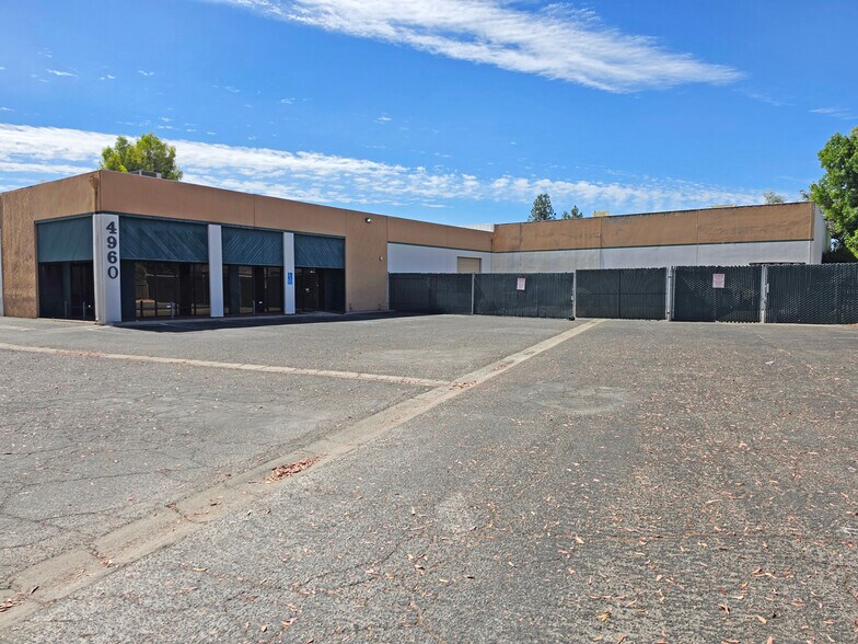 More Photos Of 4960 E Yale Ave, Fresno Warehouse For Sale