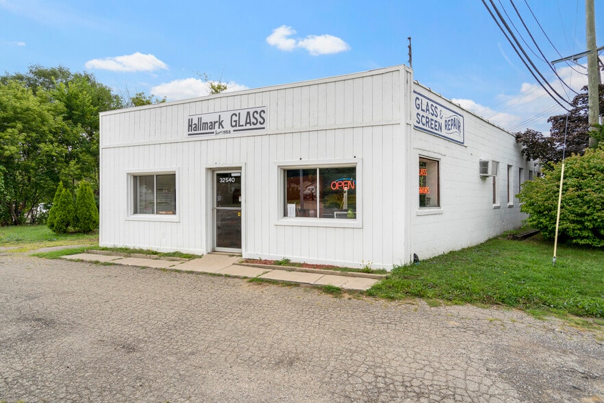 More Photos Of 32540 Utica Rd, Fraser Freestanding For Sale