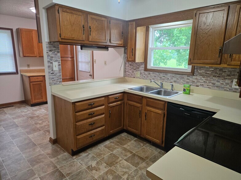 More Photos Of 11280 US Highway 23, Lockbourne Office Residential For Sale