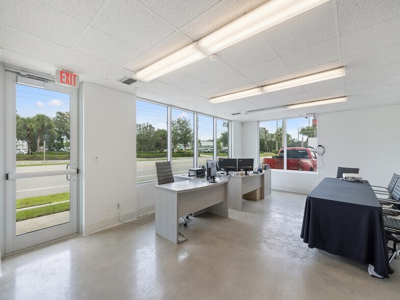 More Photos Of 675 US Highway 1, Vero Beach Warehouse For Lease