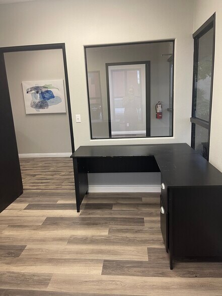 More Photos Of 215 E Warm Springs Rd, Las Vegas Office For Lease