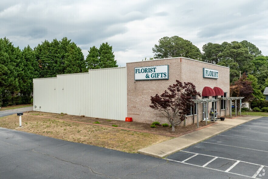 More Photos Of 3601 Airport Blvd NW, Wilson Freestanding For Lease