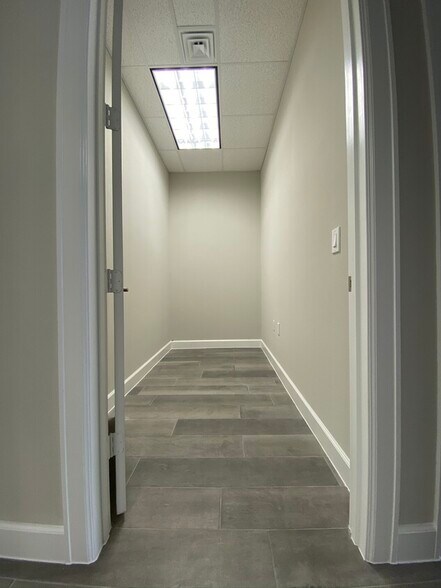 More Photos Of 830 Julie Rivers Dr, Sugar Land Medical For Sale