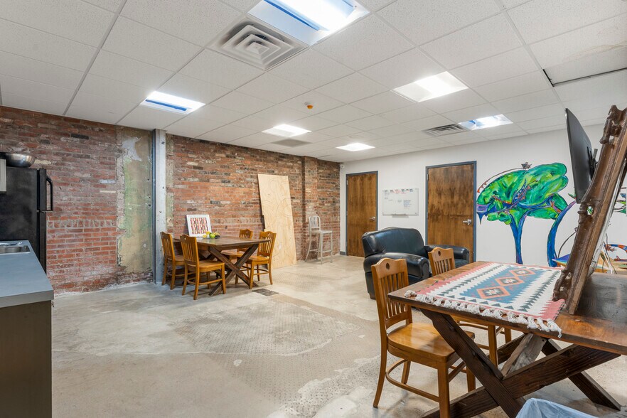 More Photos Of 621 S Kenosha Ave, Tulsa Auto Repair For Sale