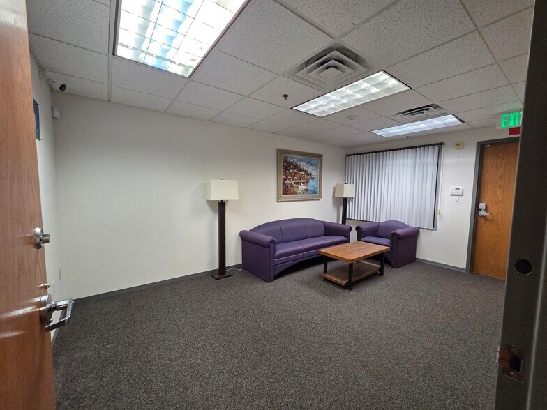 More Photos Of 18 Commerce Way, Woburn Office For Lease