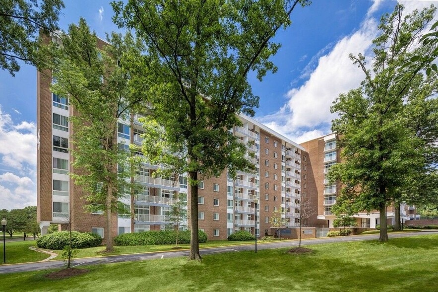 More Photos Of 8150 Lakecrest Dr, Greenbelt Apartments For Sale