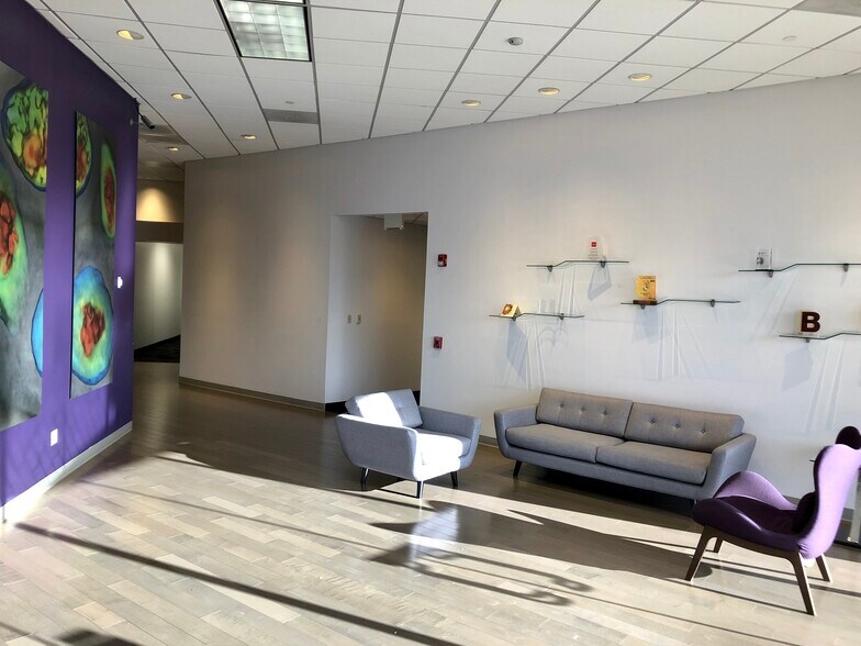 More Photos Of 10220 S 51st St, Phoenix Research And Development For Lease