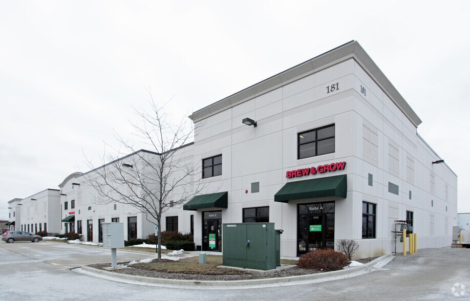 More Photos Of 181 W Crossroads Pky, Bolingbrook Warehouse For Lease
