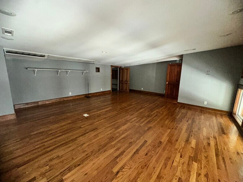 More Photos Of 220 E Main St, Gentry Storefront Retail Office For Lease