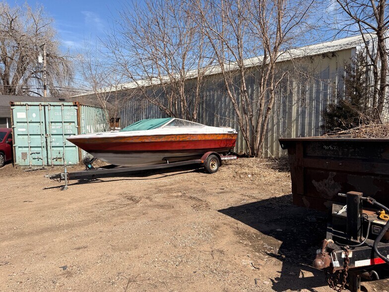 More Photos Of 14 Acker St W, Saint Paul Auto Repair For Lease