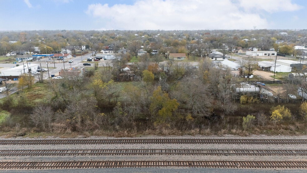 More Photos Of 921 W 2nd St, Taylor Land For Sale