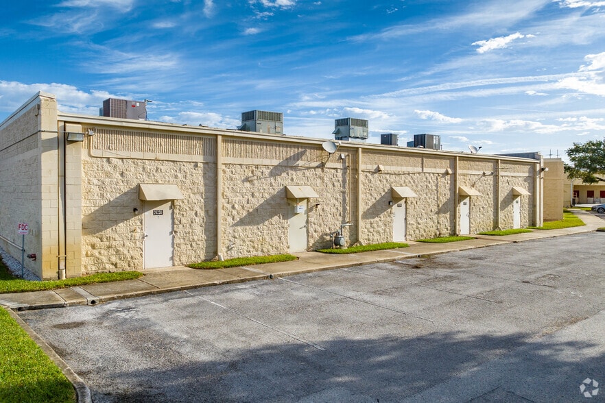 More Photos Of 26200-26320 US Highway 19 N, Clearwater Unknown For Lease