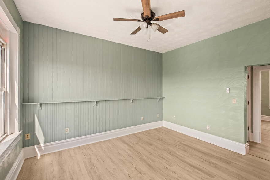 More Photos Of 105 E Main St, Somerset Storefront Retail Residential For Sale