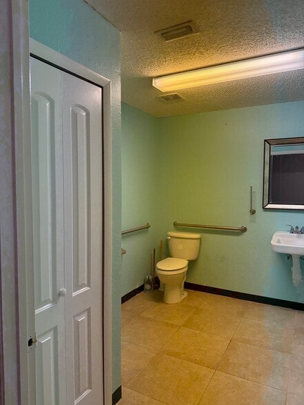 More Photos Of 1501 S Pinellas Ave, Tarpon Springs Office For Lease