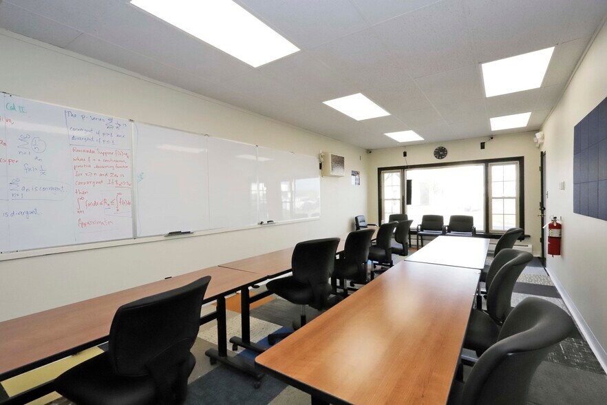 More Photos Of 597 Dartmouth St, Dartmouth Office For Sale
