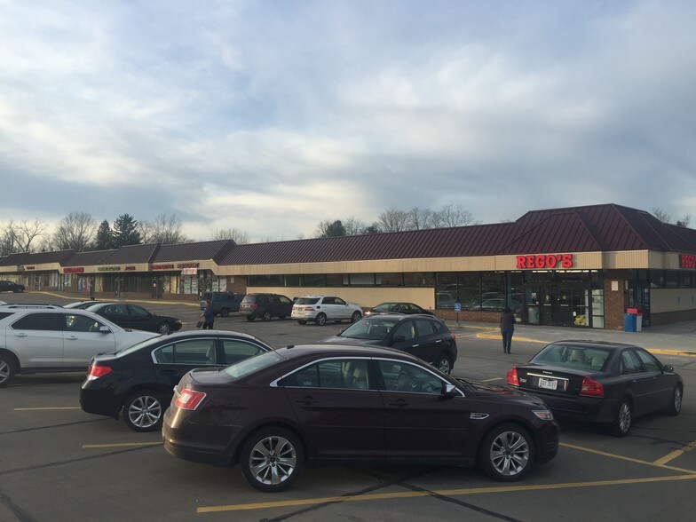 More Photos Of 19600-19654 W 130th St, Strongsville General Retail For Lease